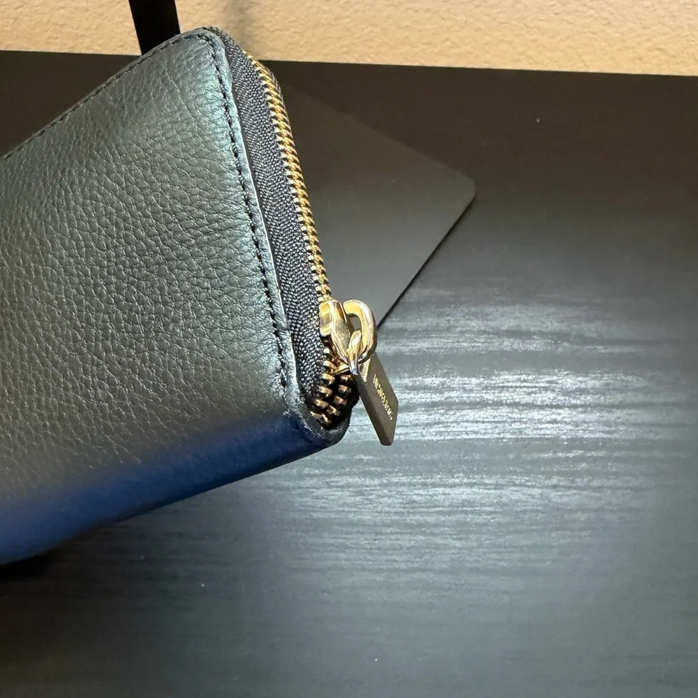 🔥SALE🔥Michael Kors Black Leather Wallet with Gold Zipper